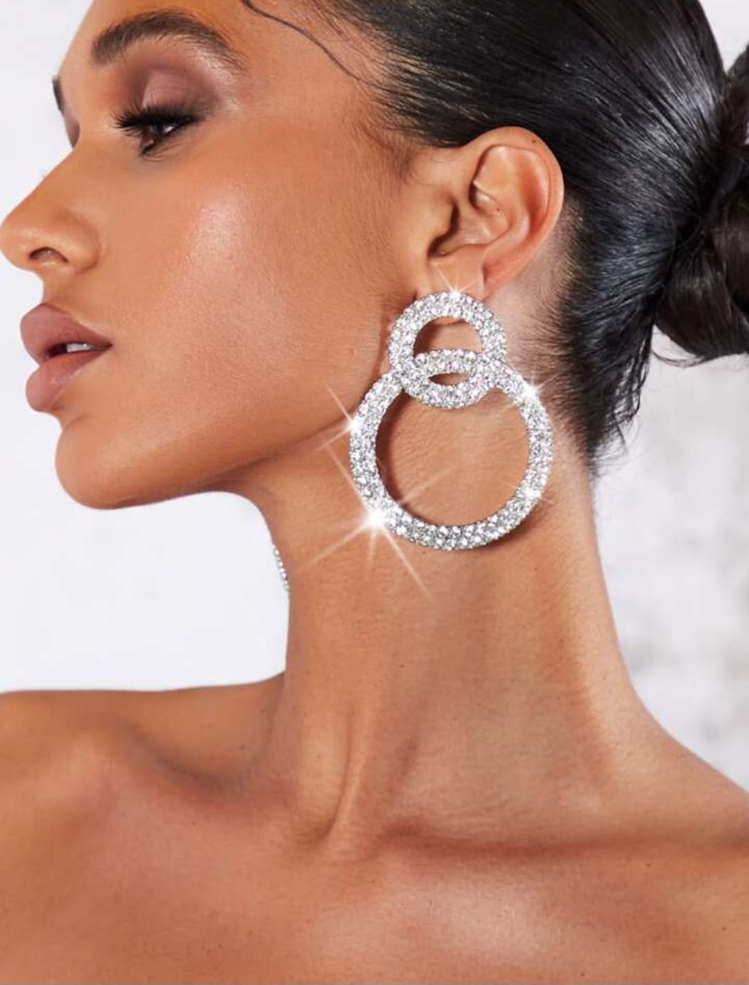 Rhinestone Circle Decor Earrings