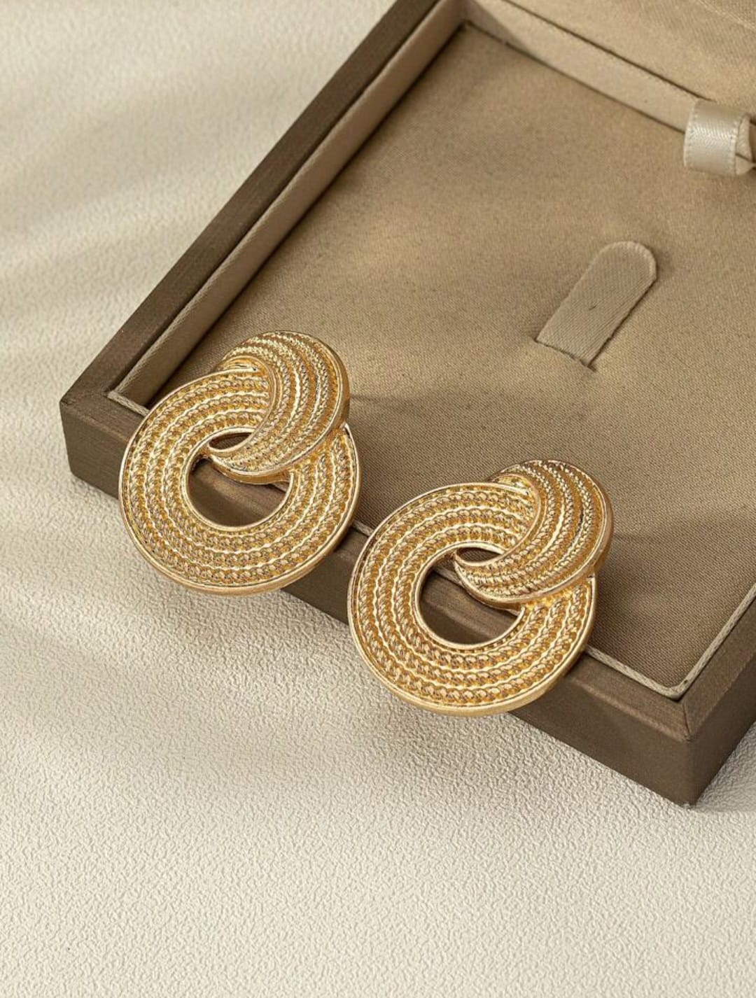 Twisted Lines Striped Pattern Earrings