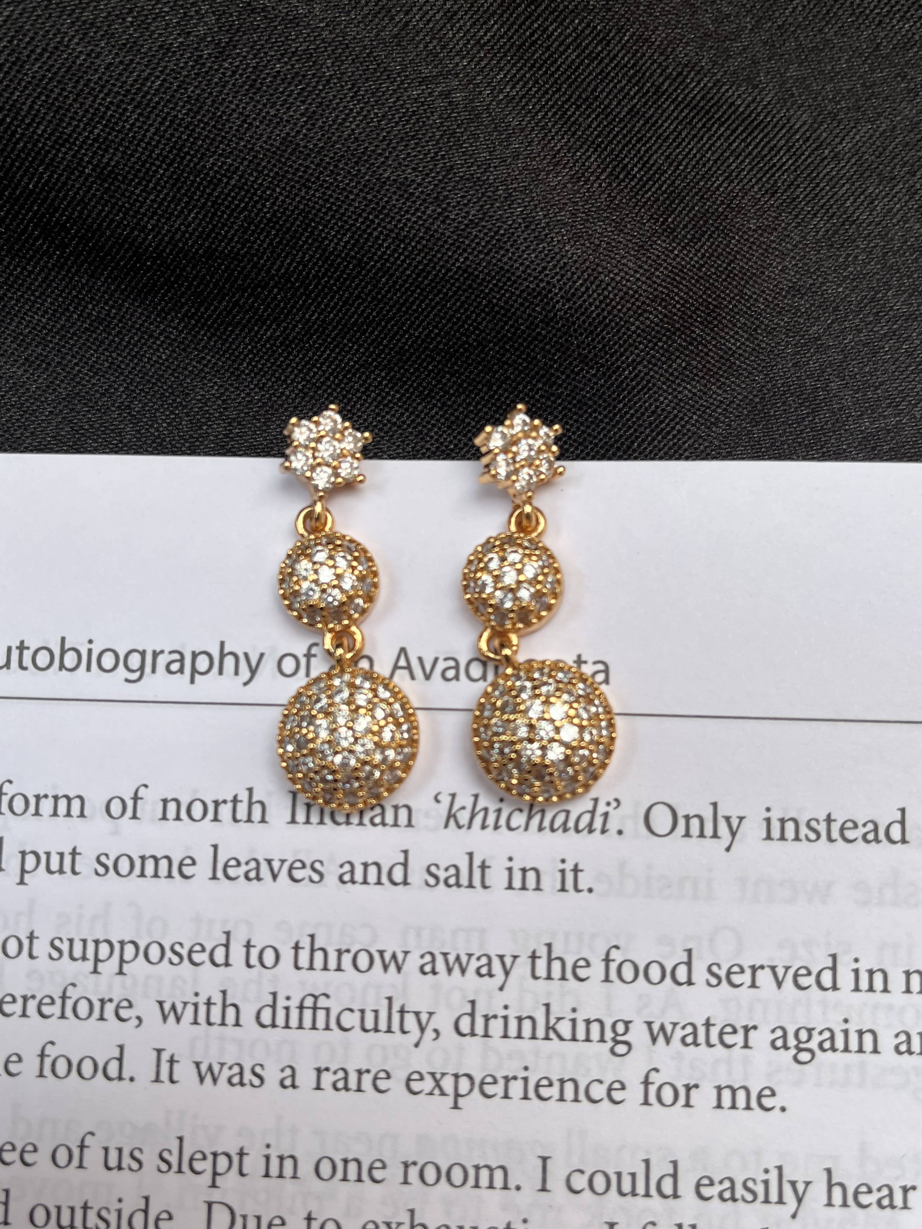 Trendy Sparkling Golden Earrings